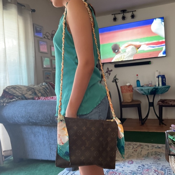 Louis Vuitton Monogram Toiletry Pouch 26 - Picture 11 of 14